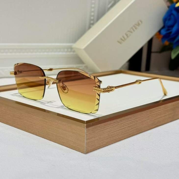 Picture of Valentino Sunglasses _SKUfw71187043fw